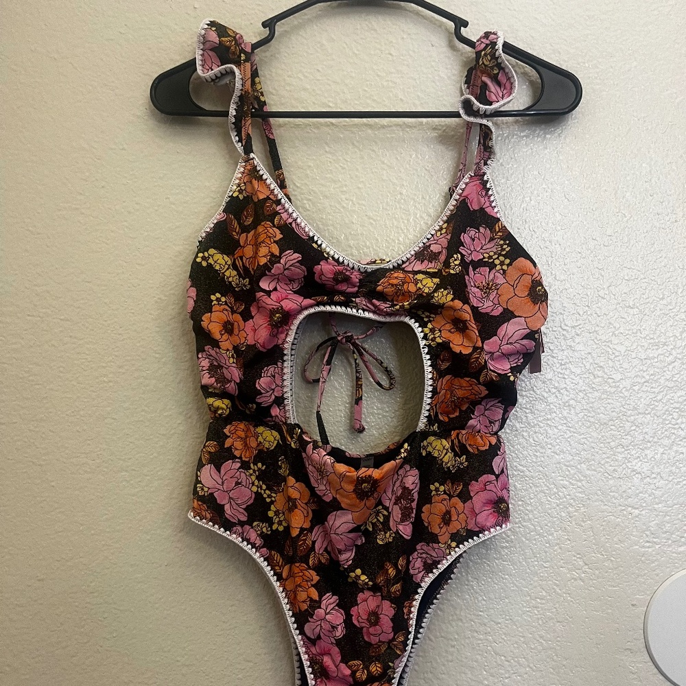 NWT Victoria Secret's One Piece Swimsuit Size L